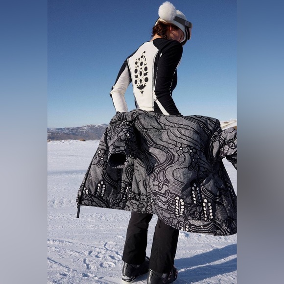 NEW Free People Bunny Slope Printed Puffer Jacket In Midnight Combo - Picture 2 of 16